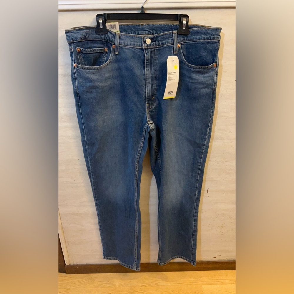 NWT- Levi’s 514™
STRAIGHT STRETCH.
SITS BELOW WAIST
REGULAR FIT THROUGH THIGH